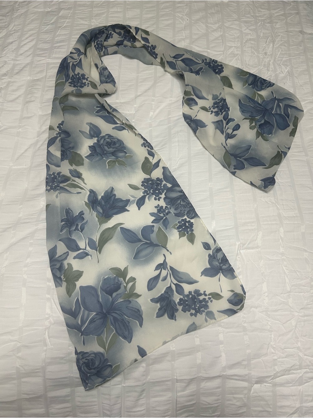 croft & barrow Blue and White Floral Sheer Scarf